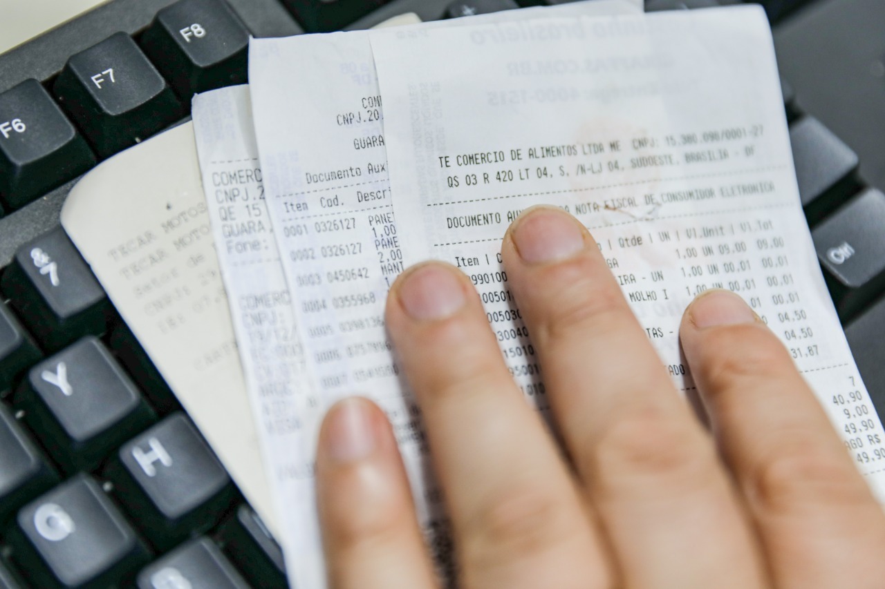 Entenda como escolher o melhor modelo de declaração do Imposto de Renda